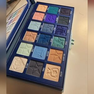 BLUE BLOOD EYESHADOW PALETTE